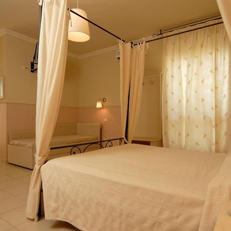 Hotel Mocambo Piscina E Spiaggia San Benedetto del Tronto Bagian luar foto