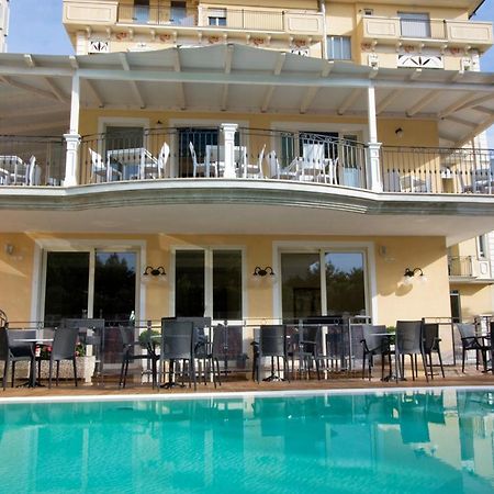 Hotel Mocambo Piscina E Spiaggia San Benedetto del Tronto Bagian luar foto