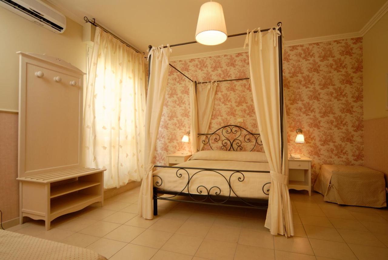 Hotel Mocambo Piscina E Spiaggia San Benedetto del Tronto Bagian luar foto