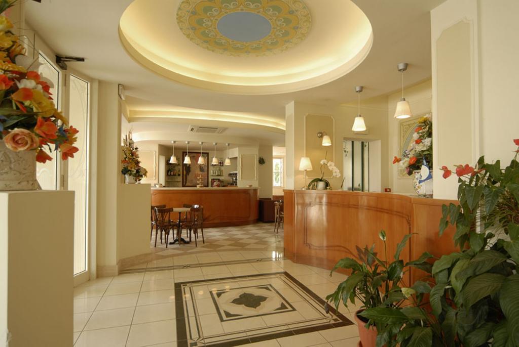 Hotel Mocambo Piscina E Spiaggia San Benedetto del Tronto Bagian luar foto