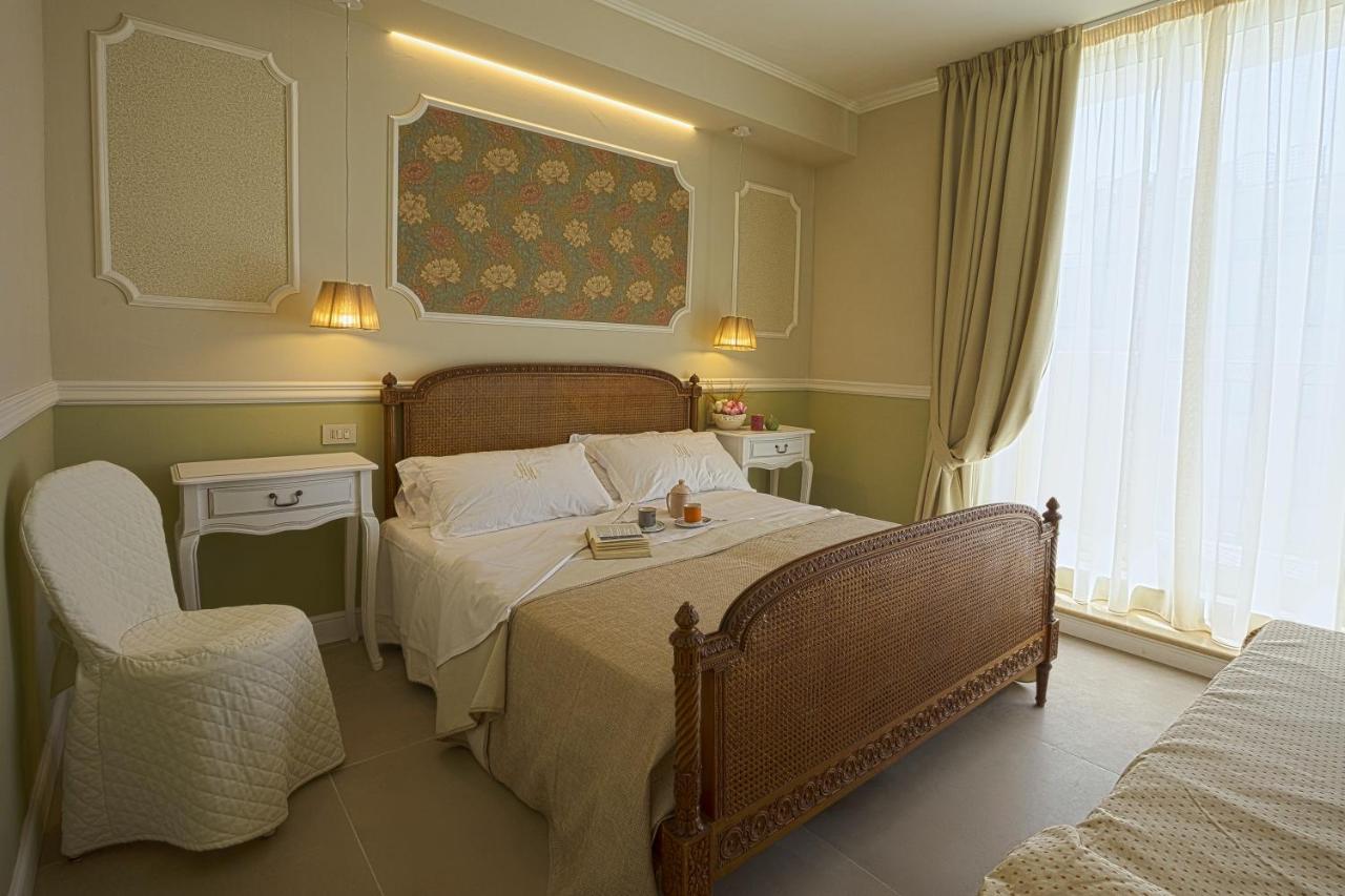 Hotel Mocambo Piscina E Spiaggia San Benedetto del Tronto Bagian luar foto
