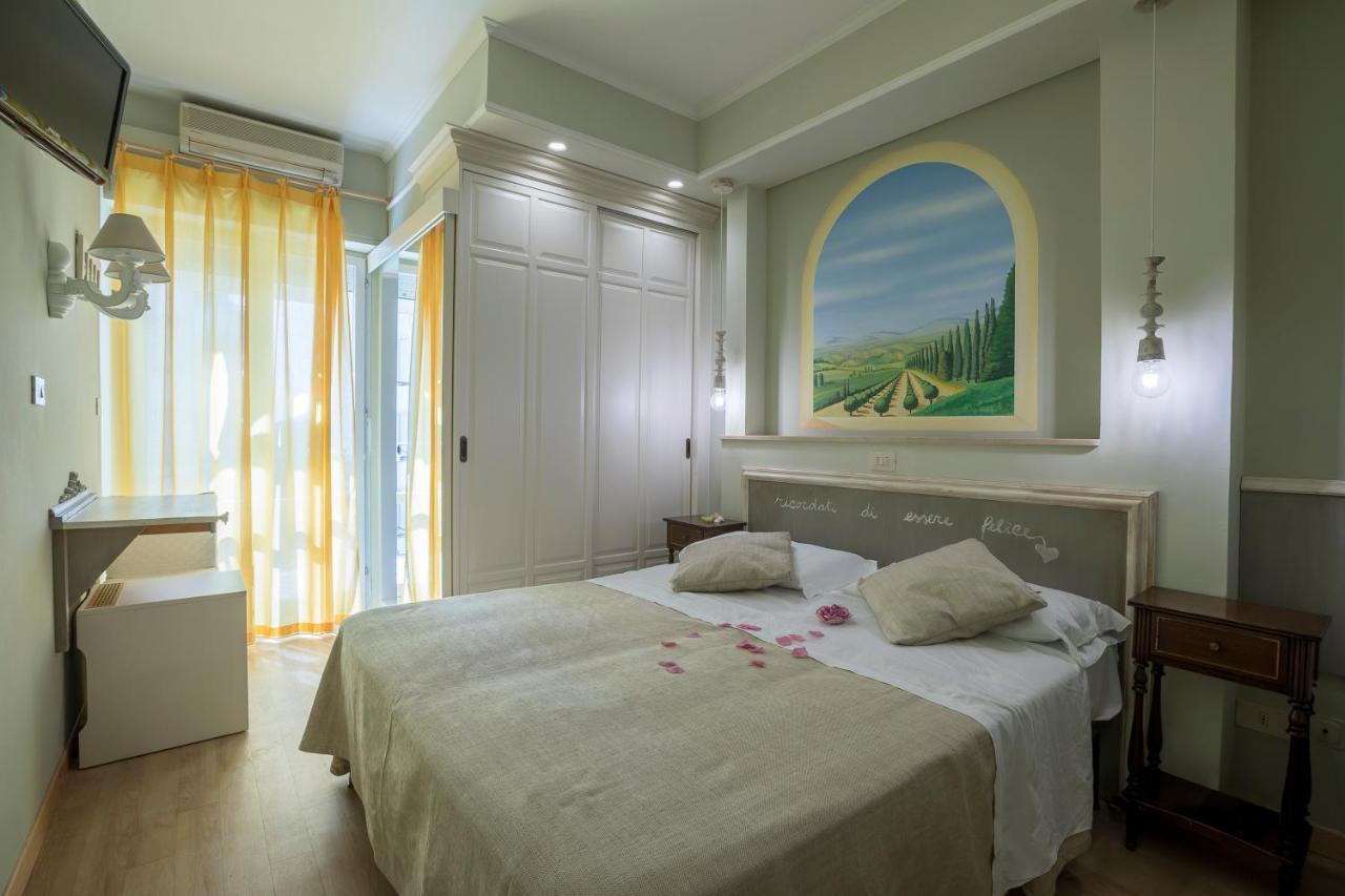 Hotel Mocambo Piscina E Spiaggia San Benedetto del Tronto Bagian luar foto