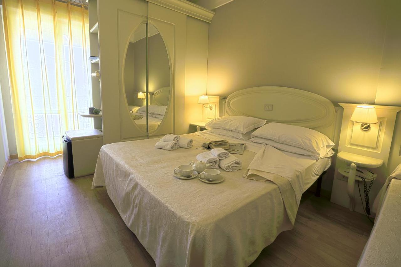 Hotel Mocambo Piscina E Spiaggia San Benedetto del Tronto Bagian luar foto